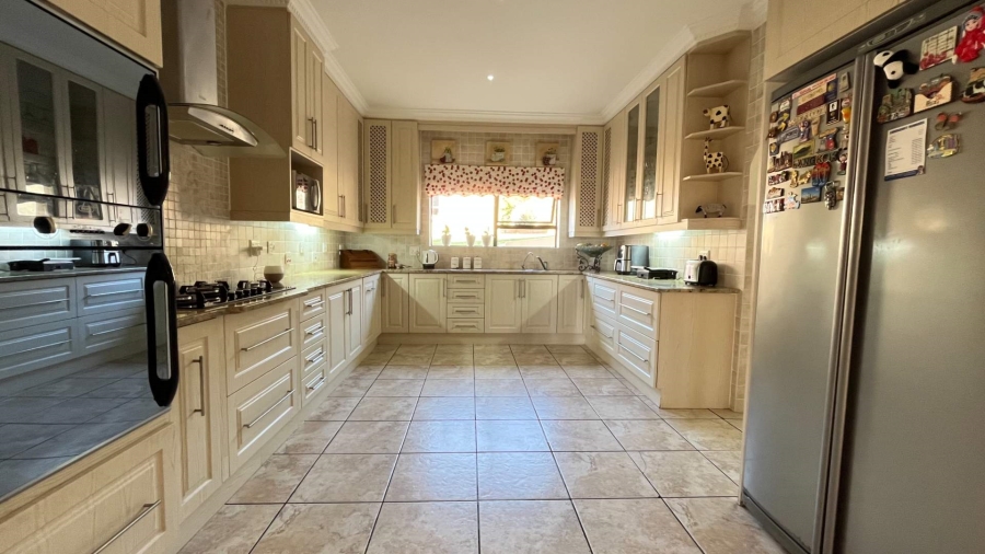 6 Bedroom Property for Sale in Hartenbos Heuwels Western Cape